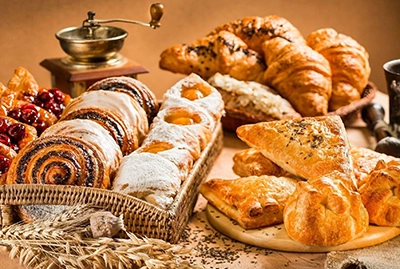 پاکت نان و شیرینی
